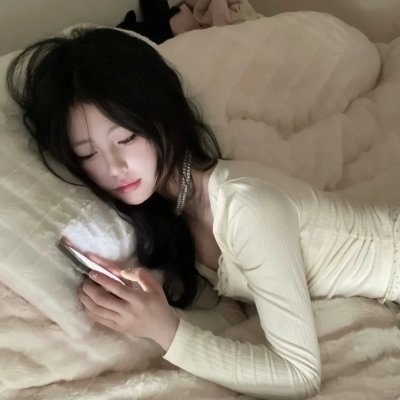 独自在夜晚的海边